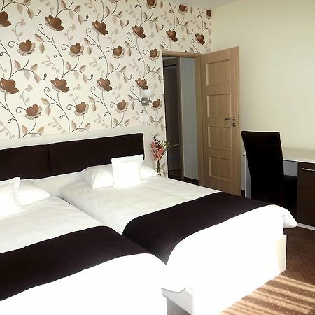 West Plaza Residence Bucarest Chambre photo