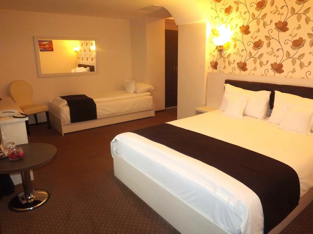 West Plaza Residence Bucarest Chambre photo