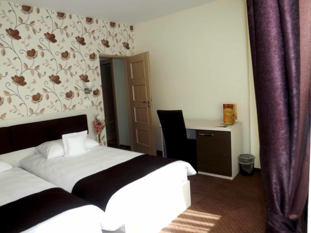 West Plaza Residence Bucarest Chambre photo
