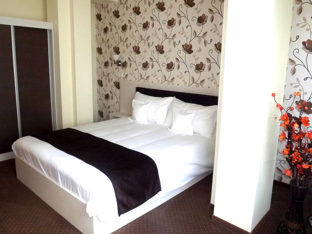 West Plaza Residence Bucarest Chambre photo