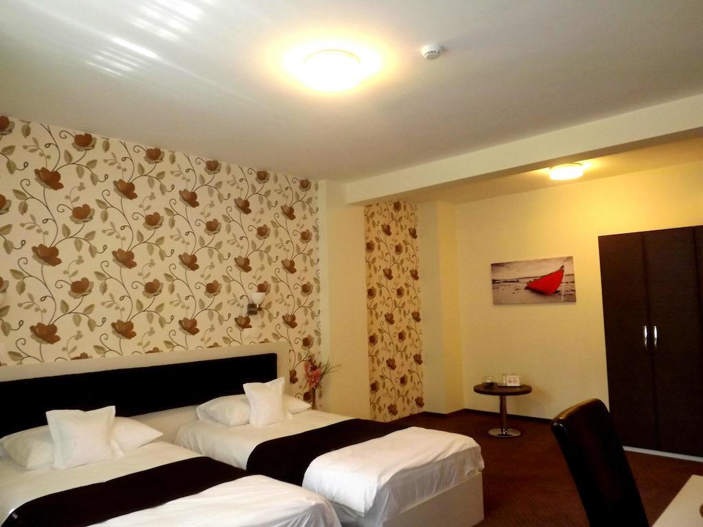 West Plaza Residence Bucarest Chambre photo
