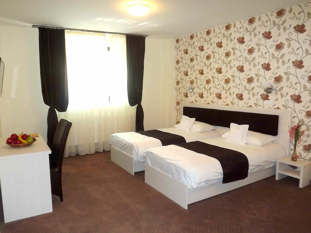 West Plaza Residence Bucarest Chambre photo