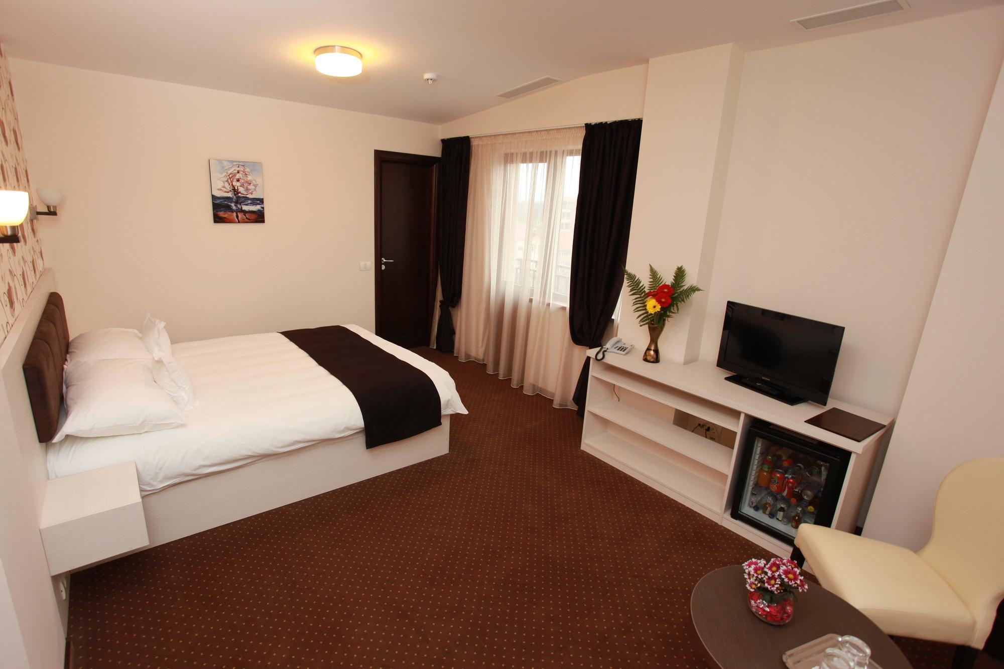 West Plaza Residence Bucarest Extérieur photo